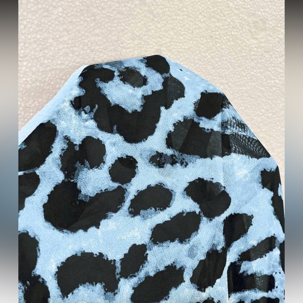Leopard Print Button-Up Blouse - Picture 5 of 7